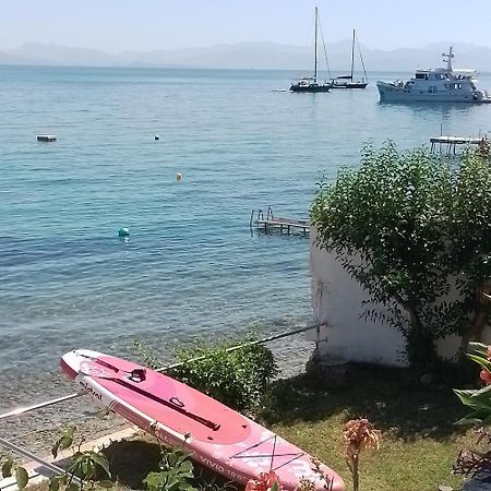 Paul Seafront House Villa Mesongi Exterior photo