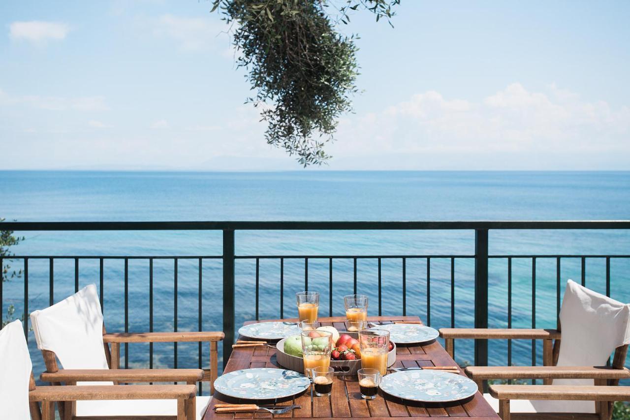 Paul Seafront House Villa Mesongi Exterior photo