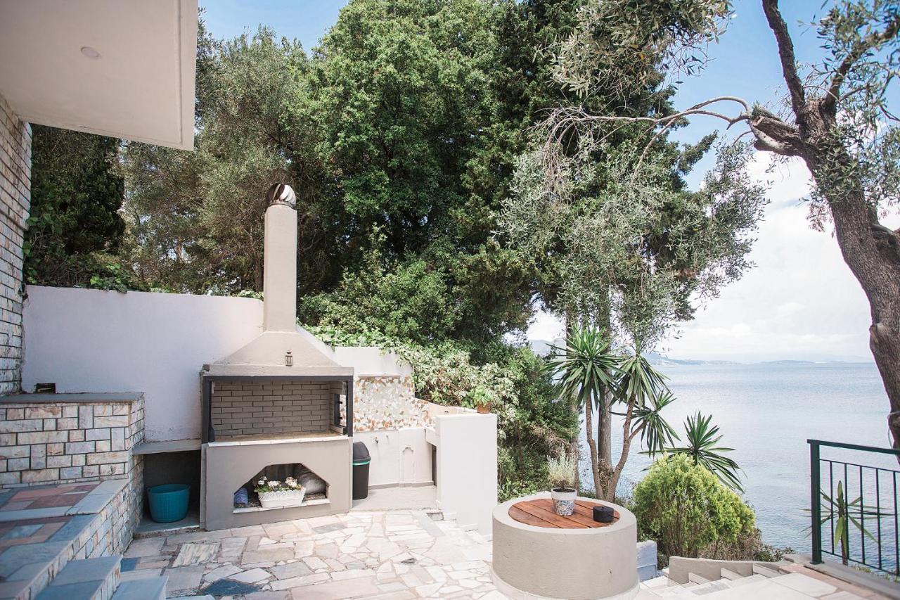 Paul Seafront House Villa Mesongi Exterior photo