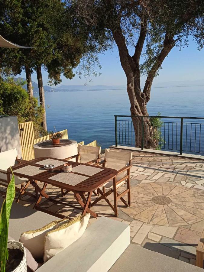 Paul Seafront House Villa Mesongi Exterior photo