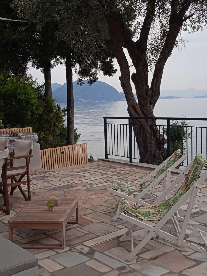 Paul Seafront House Villa Mesongi Exterior photo