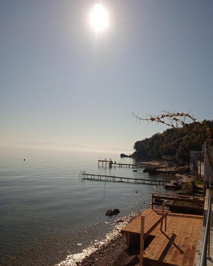 Paul Seafront House Villa Mesongi Exterior photo