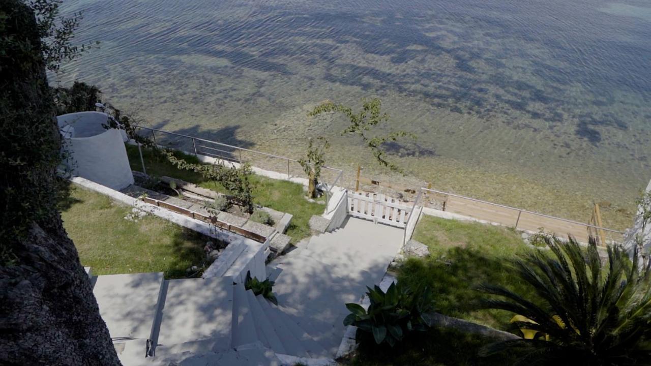 Paul Seafront House Villa Mesongi Exterior photo