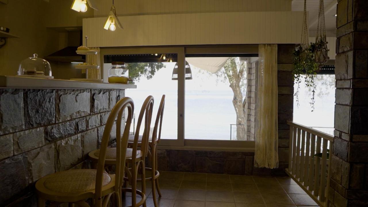 Paul Seafront House Villa Mesongi Exterior photo