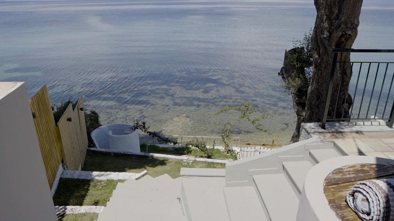 Paul Seafront House Villa Mesongi Exterior photo